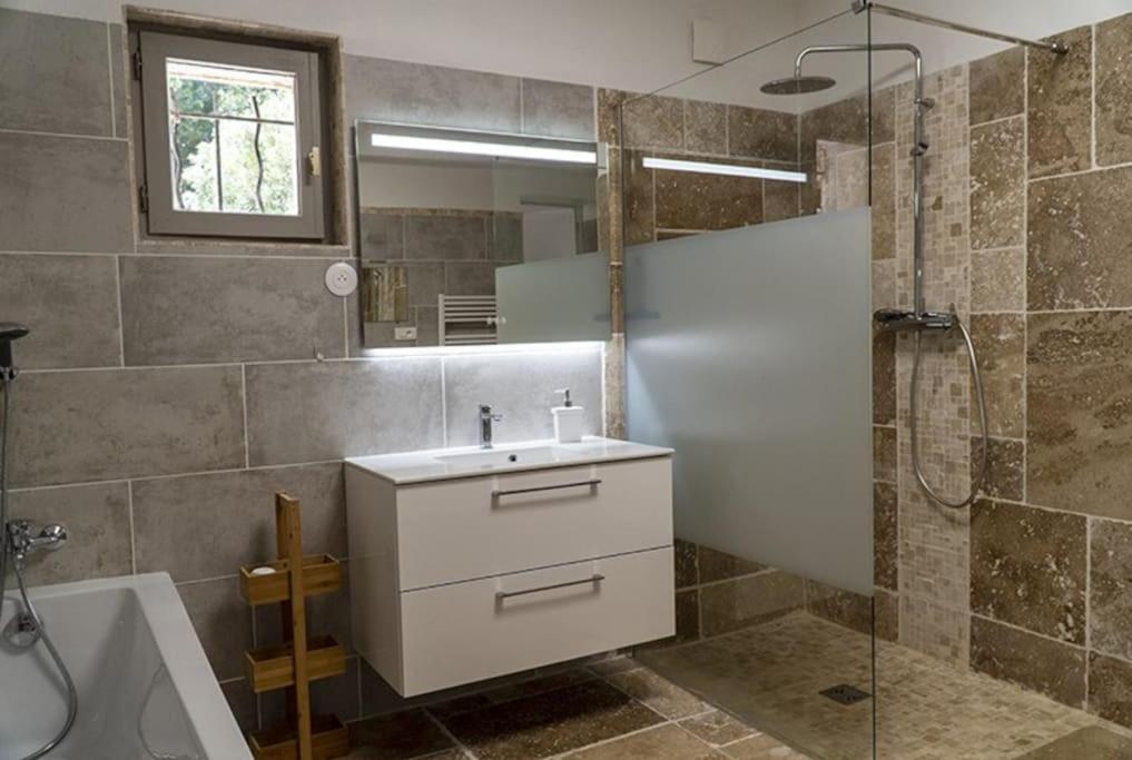 Charmant Rez De Villa Climatise Renove, 90M2 Avec Parking Cassis Ngoại thất bức ảnh